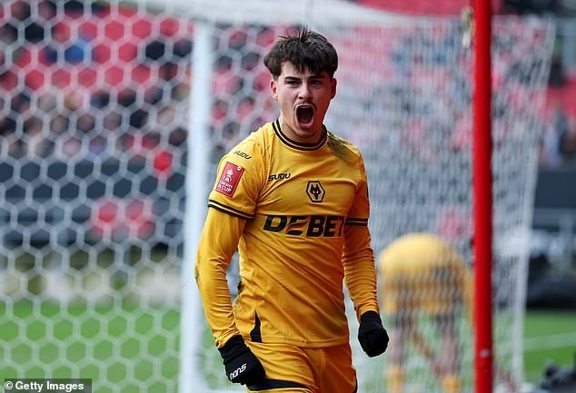 Rodrigo Gomes có tốc độ cao nhất trong số các cầu thủ tấn công của Wolves mùa giải trước. 15.jpg