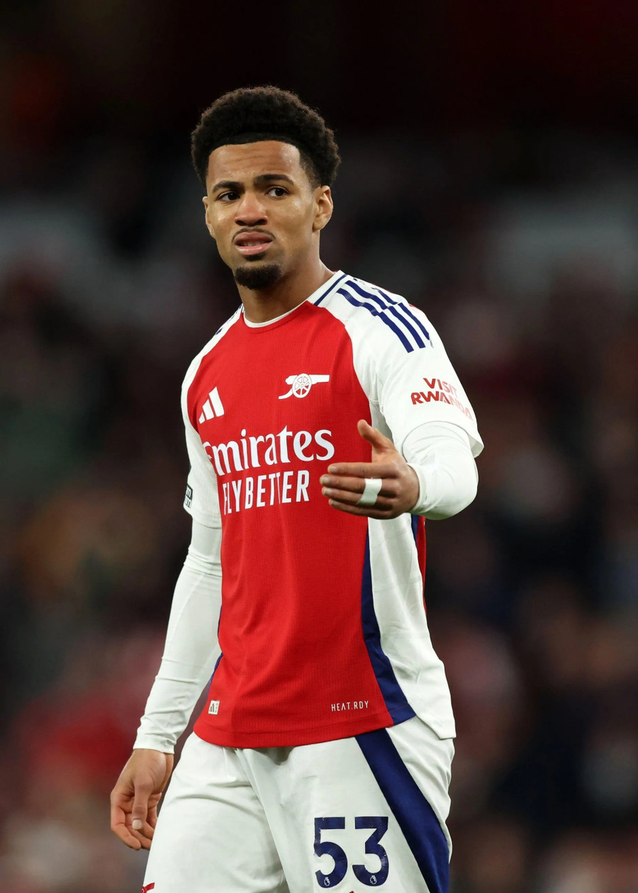 Ethan Nwaneri đang mặc áo số 53 nhưng sẽ được trao áo số 22 mùa giải tới. 2025-ethan-nwaneri-arsenal-arsen.jpg