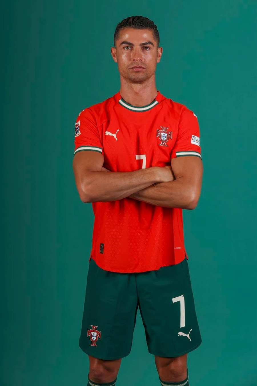 Cristiano Ronaldo chia sẻ về việc chăm sóc tóc đã giúp anh tự tin hơn cả trong lẫn ngoài sân cỏ. 1-8324.jpg