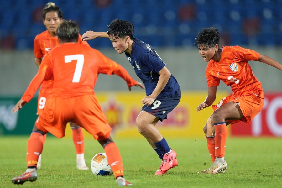 Thái Lan bất ngờ thua Ấn Độ 1-2 ngay trên sân nhà, dừng bước ngay vòng loại Asian Cup nữ 2026. thai-lan.jpg