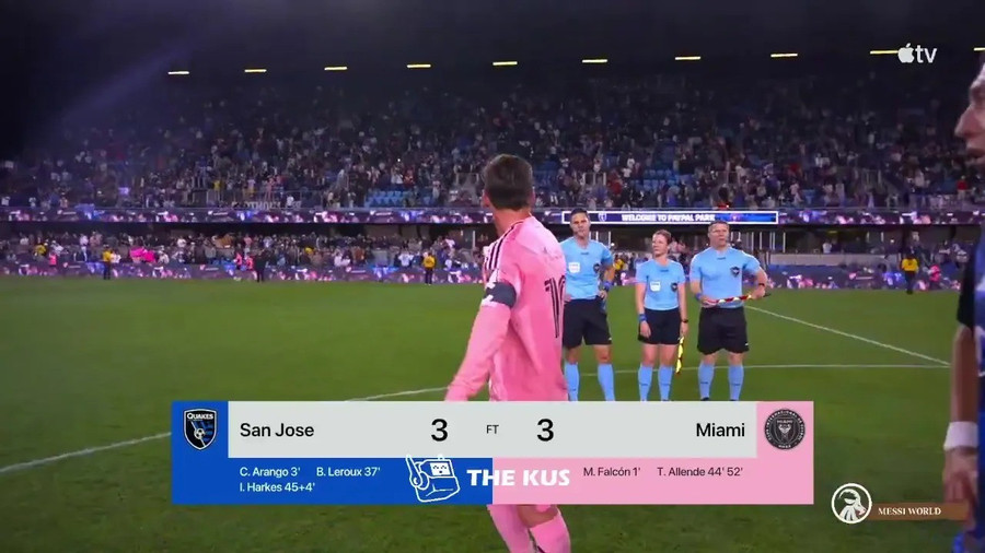 Messi dù bỏ đi vẫn quay lại vùng vằng và trút ánh mắt giận giữ về phía trọng tài Joe Dickerson. 4.jpg