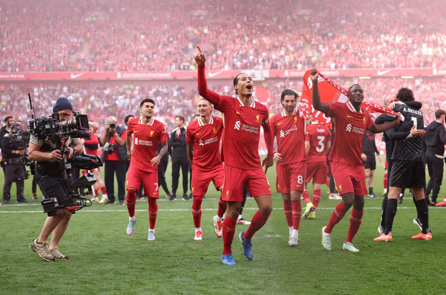 Liverpool đã vô địch sớm 4 vòng đấu sau khi đánh bại Tottenham 5-1 ở vòng 34. liverpool-3-607.jpg