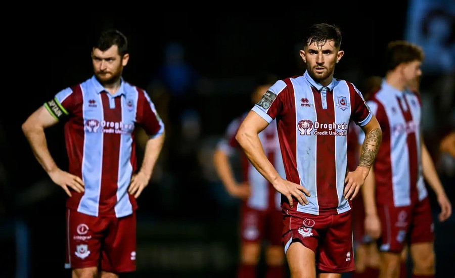 CLB Drogheda United của Ireland đã bị UEFA loại khỏi sân chơi Europa Conference League. luke-heeney-right-ryan-brennan-1.jpg