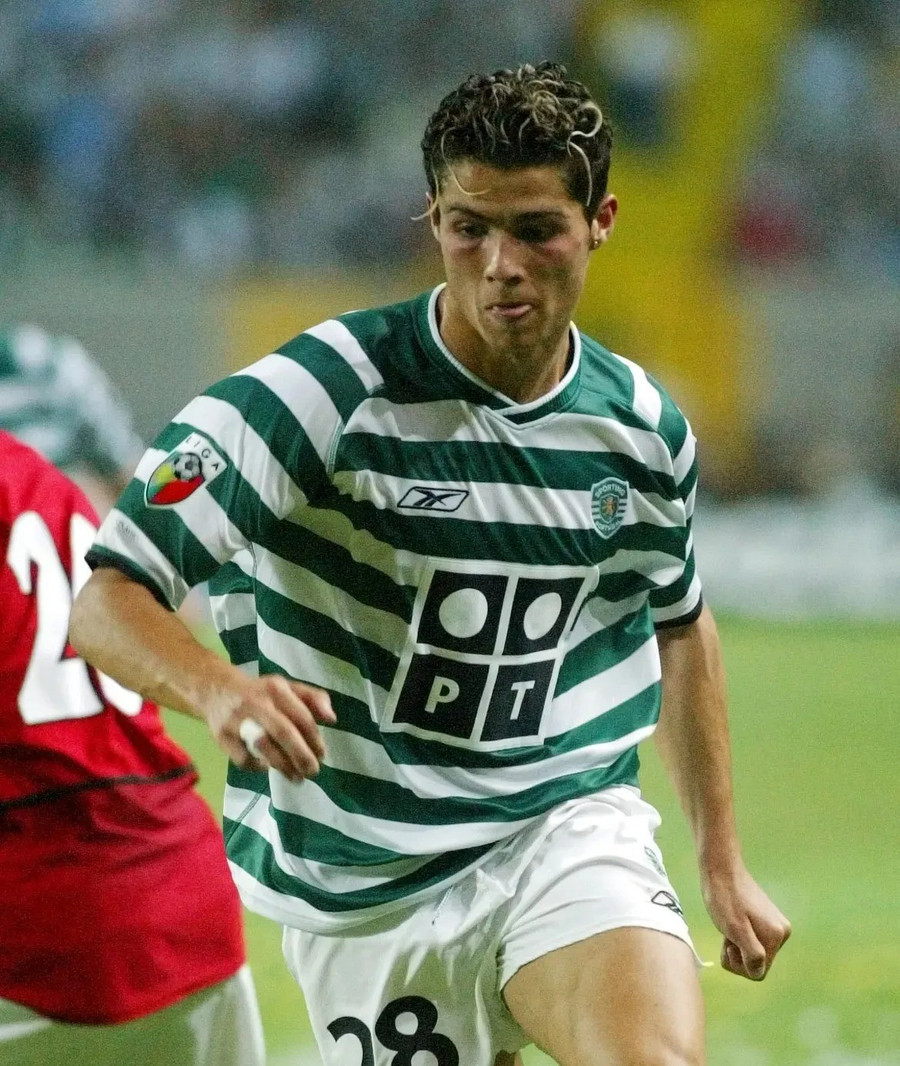 Cristiano Ronaldo chỉ ghi được 5 bàn thắng trước sinh nhật lần thứ 18 của mình. messu.jpg