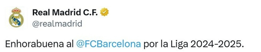 Real Madrid chúc mừng Barcelona vô địch La Liga 2024-2025. real.jpg