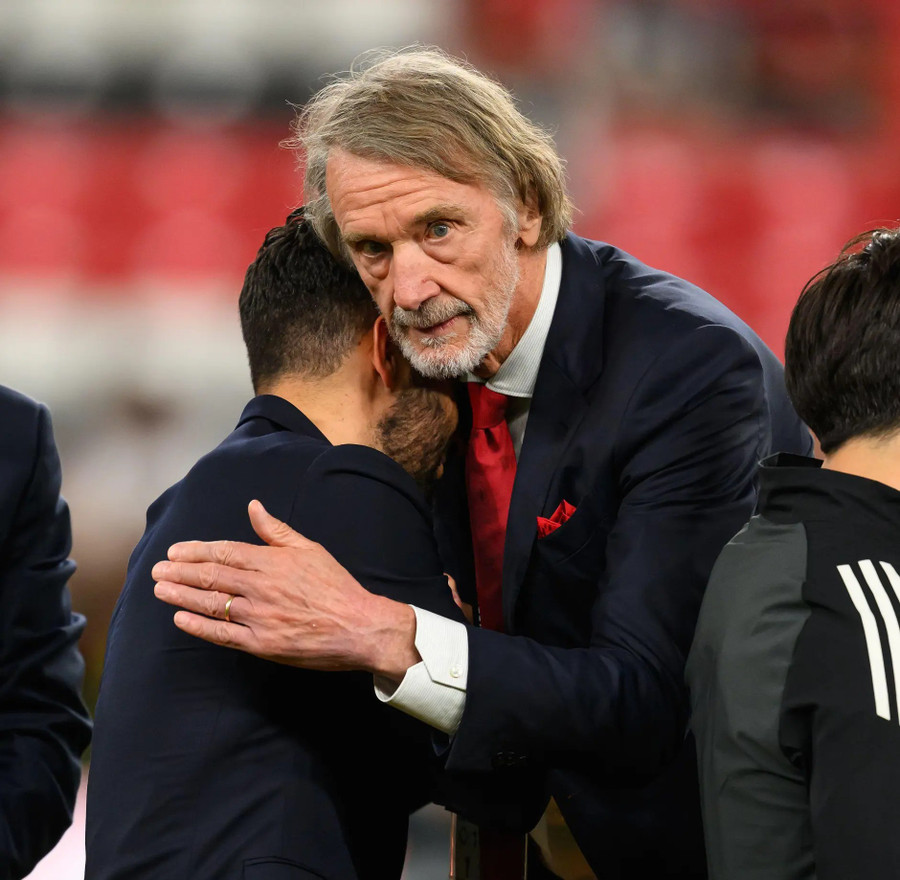 Tỷ phú Jim Ratcliffe đang tìm cách để Man Utd có thể kiếm thêm tiền mặt. man-utd-3912.jpg