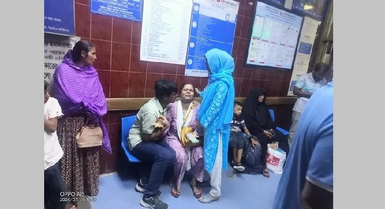 Vợ của Đại kiện tướng Ziaur Rahman khóc nghẹn khi chồng qua đời lúc đang thi đấu.Ảnh: Observerbd. kientuong2.jpeg