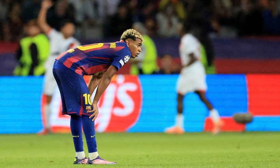 Quả bóng Bạc Lamine Yamal mờ nhạt dù được thi đấu tại thánh địa Nou Camp trước PSG. ymal.jpg
