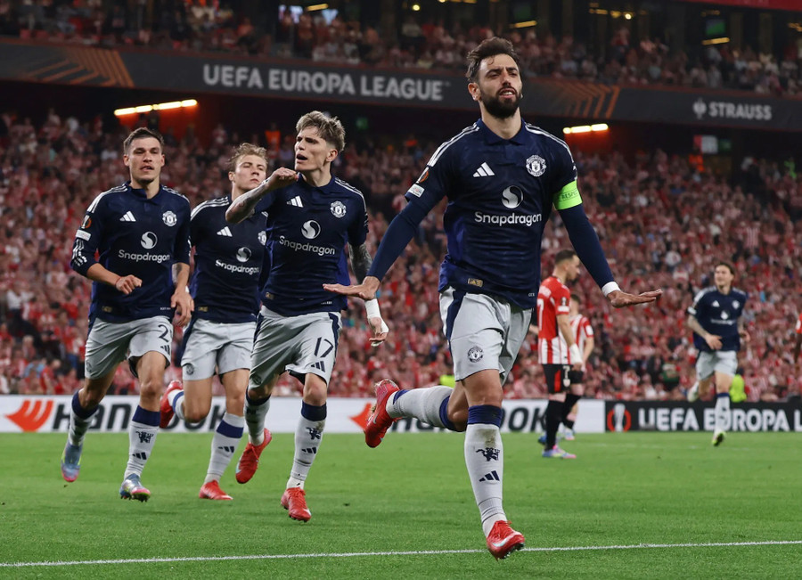 Thủ quân Bruno Fernandes ghi 2 bàn vào lưới Athletic Bilbao, giúp Man Utd đặt 1 chân vào trận chung kết Europa League 2024-2025. man-utd-2.jpg