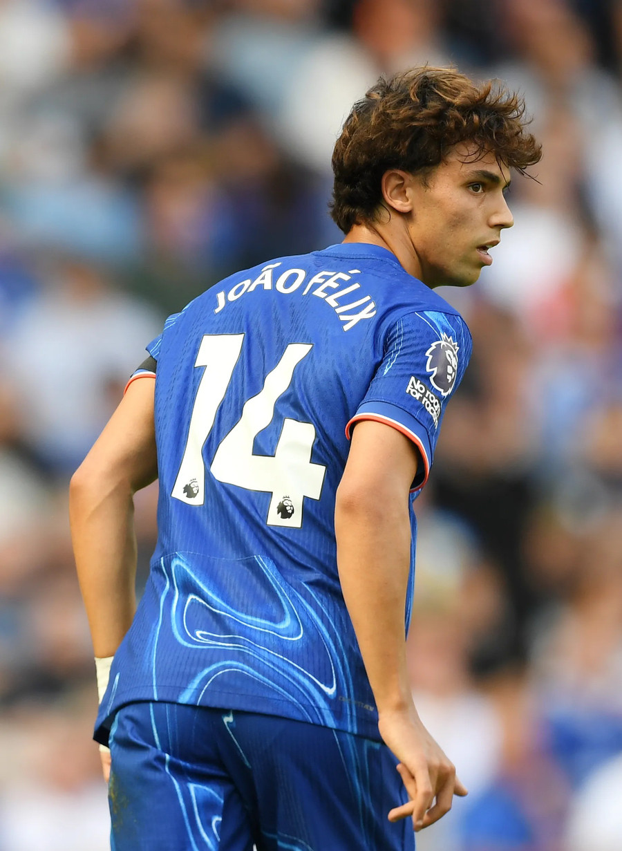 Joao Felix bị tước số áo 14 và cũng không cùng đồng đội tai Chelsea dự FIFA Club World Cup 2025. joao-felix-chelsea-looks-premier.jpg