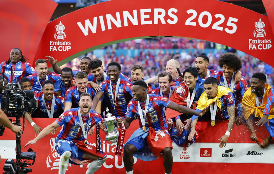 Crystal Palace hạ Man City để giành chức vô địch Cup FA lịch sử ở mùa bóng 2024-2025. 1.jpg