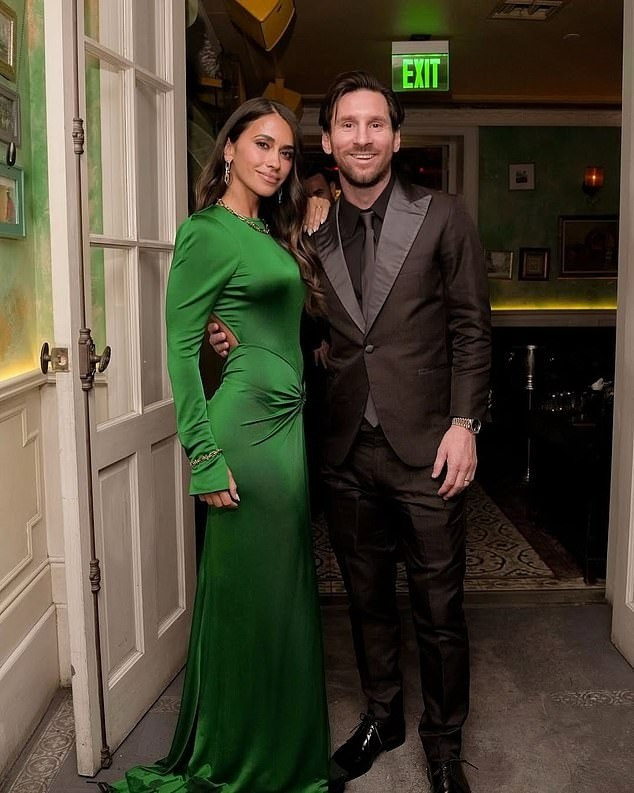 Lionel Messi đứng thứ năm trong danh sách khi kiếm được 101,4 triệu bảng Anh. messi.jpg