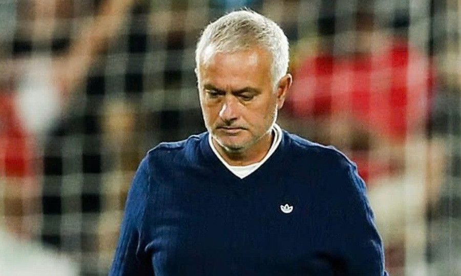 HLV Mourinho đã nhận tổng cộng 125 triệu USD tiền đền bị vì bị sa thải trước thời hạn. mourinho.jpg