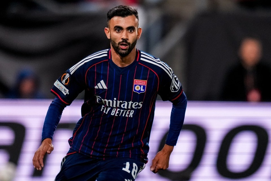 Tiền vệ Rachid Ghezzal không đủ điều kiện chơi ở Europa League nhưng đã ra sân trong trận Lyon thắng Utrecht 1-0. hyhu.jpg