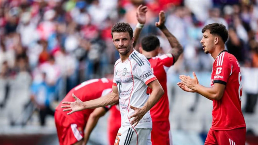 Benfica (áo đỏ) chấm dứt chuỗi 13 trận không thắng Bayern Munich. bayern.jpg