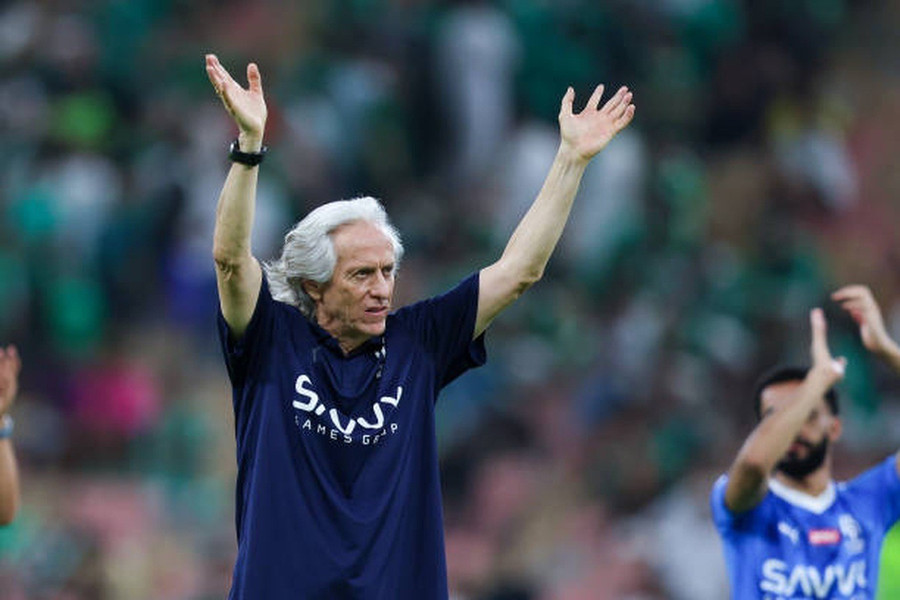 Ronaldo đã yêu cầu ban lãnh đạo Al Nassr bổ nhiệm chiến lược gia đồng hương Jorge Jesus ngồi vào ‘ghế nóng’. ronaldo.jpg