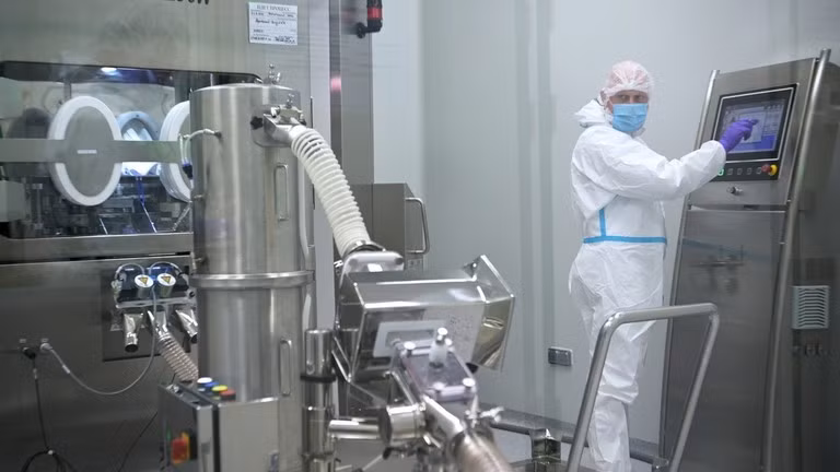 Những bệnh nhân Nga đầu tiên có thể bắt đầu được tiêm vắc-xin ung thư mới được phát triển trong vòng vài tháng tới.