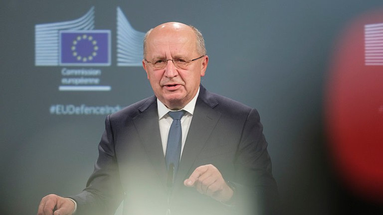 Ủy viên Quốc phòng EU Andrius Kubilius.