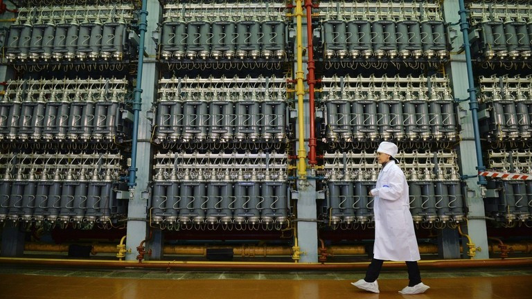 Máy ly tâm khí để tách đồng vị urani tại một nhà máy Rosatom ở Novouralsk, Nga. 