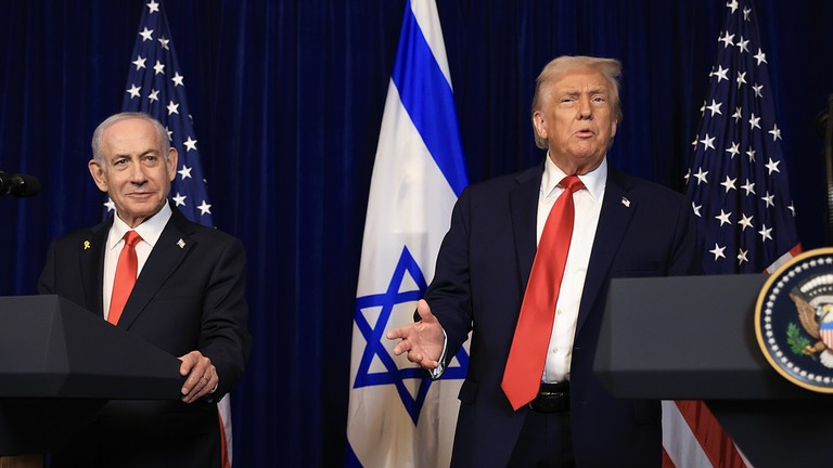 Thủ tướng Israel Benjamin Netanyahu (trái) và Tổng thống Mỹ Donald Trump.