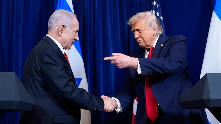 Tổng thống Mỹ Donald Trump (phải) và Thủ tướng Israel Benjamin Netanyahu tại khu nghỉ dưỡng Mar-a-Lago ở Florida, ngày 29/12/2025.