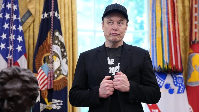 Tỷ phú Elon Musk trả lời các câu hỏi của phóng viên trong buổi họp báo tại Phòng Bầu Dục của Nhà Trắng, ngày 30/5/2025.
