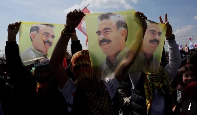 Lãnh đạo PKK đang bị bỏ tù, Abdullah Ocalan, kêu gọi đảng này hạ vũ khí, giải tán và chấm dứt xung đột với Thổ Nhĩ Kỳ.