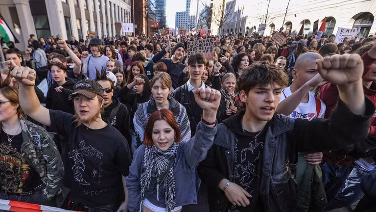 Sinh viên biểu tình phản đối lệnh nhập ngũ ở Berlin, ngày 5/3/2026.