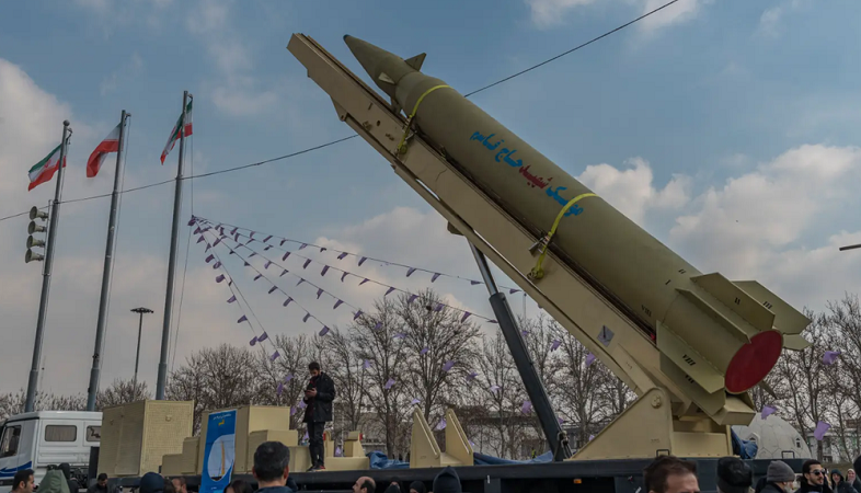 Tên lửa đạn đạo “Haj Qasem” của Iran.