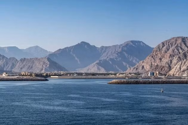 Iran tuyên bố không mở eo biển Hormuz cho tàu thuyền Mỹ và Israel.