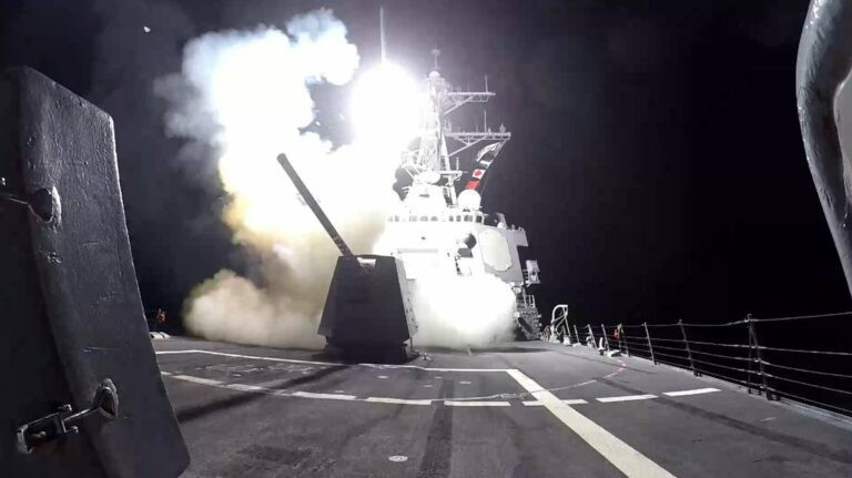 Mỹ tiếp tục dội bom Houthi ở Yemen vào đêm 24 ngày 25/4/2025.