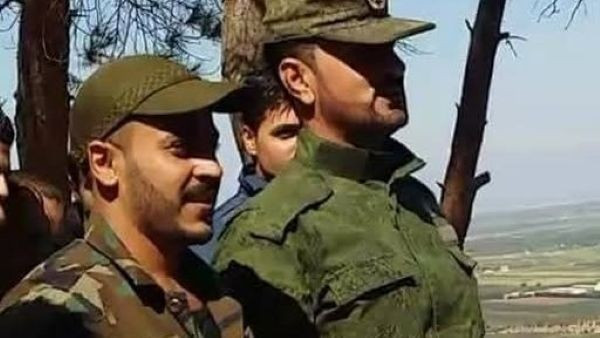 Ghassan Naasan al-Sakhni (trái) cùng Thiếu tướng Suheil al-Hassan.