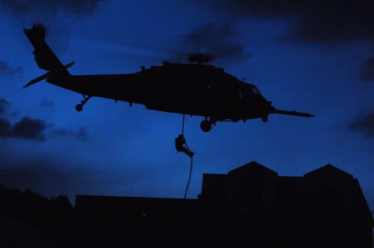 Cuộc đột kích bí ẩn bằng trực thăng sâu trong miền trung Syria, ngày 25/5/2025.