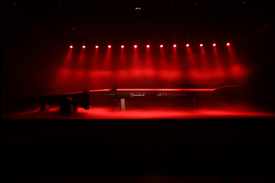 Tên lửa đạn đạo tầm trung siêu thanh Fattah-1 của Iran.