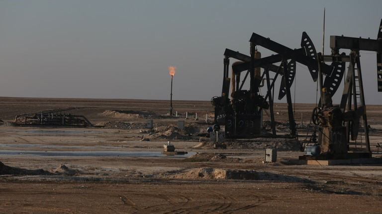 Sản xuất dầu mỏ ở vùng Vịnh có thể ngừng hoạt động trong vài tuần tới. 