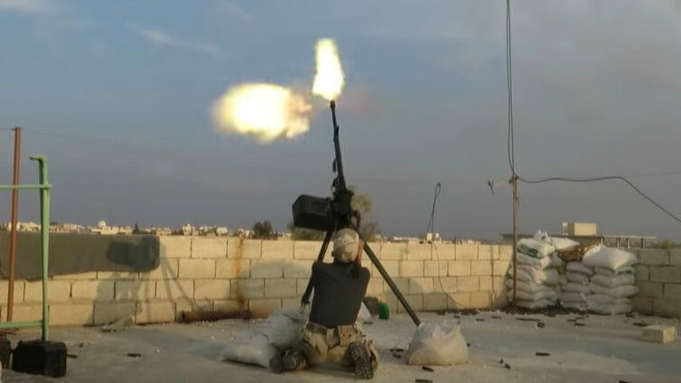 Lực lượng chính phủ Syria nổ súng khi máy bay Nga đang hạ cánh tại căn cứ không quân Khmeimim vào đêm 27/4/2025.