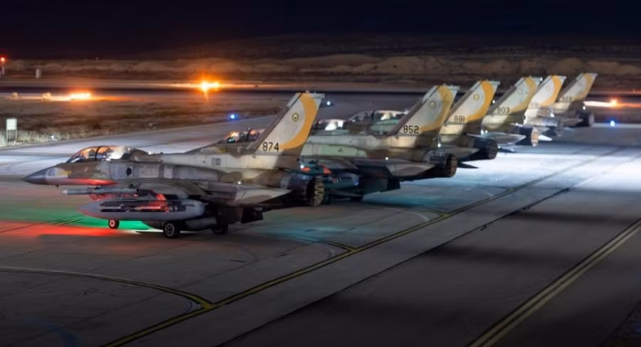 Loạt chiến đấu cơ Israel tham gia chiến dịch không kích vào các mục tiêu của Iran, ngày 13/6/2025.