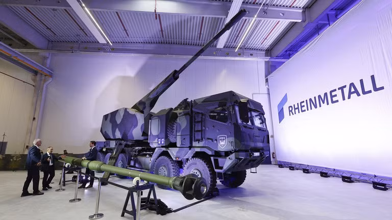 Pháo tự hành bánh lốp do Rheinmetall sản xuất.