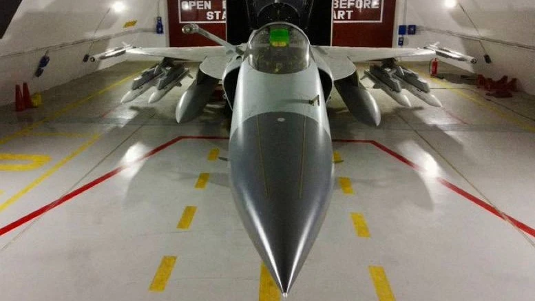 Chiến đấu cơ JF-17C Block III Pakistan được trang bị tên lửa không đối không PL-15 do Trung Quốc sản xuất.
