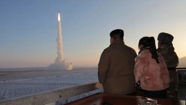 Nhà lãnh đạo Triều Tiên Kim Jong-un giám sát vụ phóng ICBM, ngày 31/10/2024.