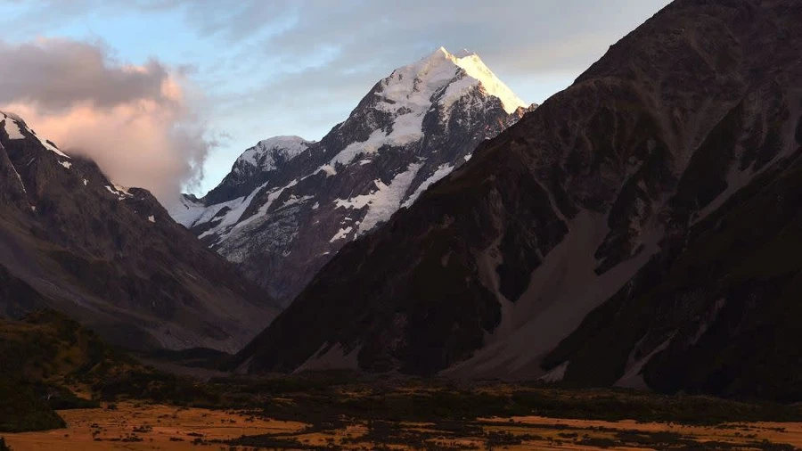 Mount Cook hay còn gọi là Aoraki là đỉnh núi cao nhất của New Zealand 