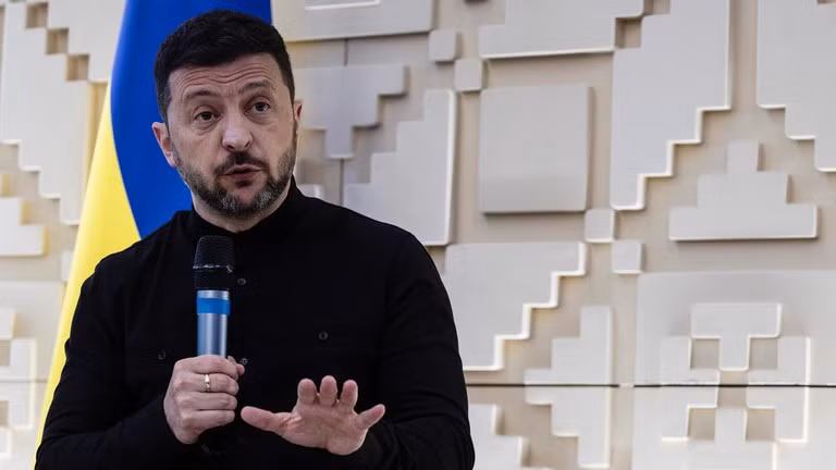 Tổng thống Ukraine Vladimir Zelensky phát biểu với giới truyền thông sau cuộc gặp với Tổng thống Thổ Nhĩ Kỳ Recep Tayyip Erdogan, tại Ankara, ngày 15/5/2025.