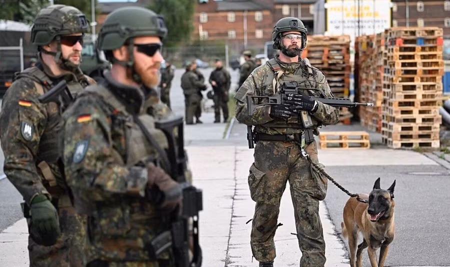 Lính Đức tham gia một cuộc tập trận quân sự.