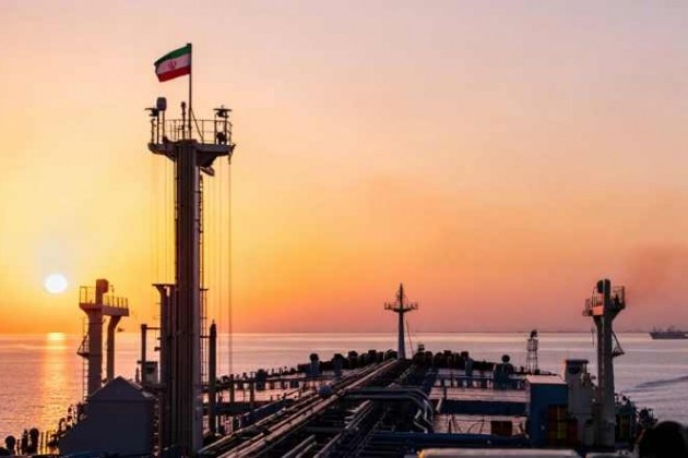 Mỹ tạm thời cho phép bán dầu Iran để ổn định thị trường toàn cầu.