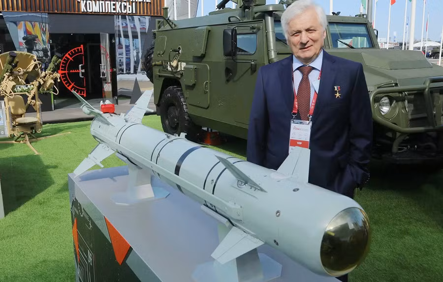 Tên lửa Izdeliye-305 của Nga.