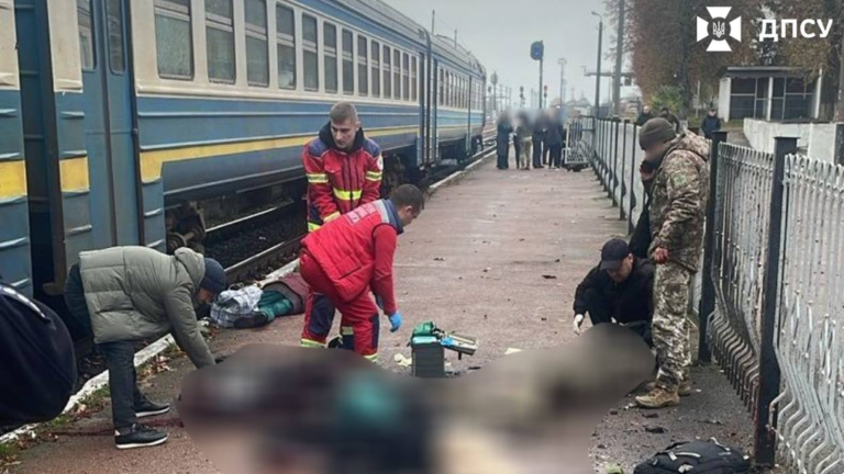 Hiện trường vụ đánh bom tự sát ở vùng Zhytomyr, Ukraine , ngày 24/10/2025.