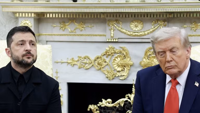 Tổng thống Mỹ Donald Trump (phải) và Tổng thống Ukraine Vladimir Zelensky.
