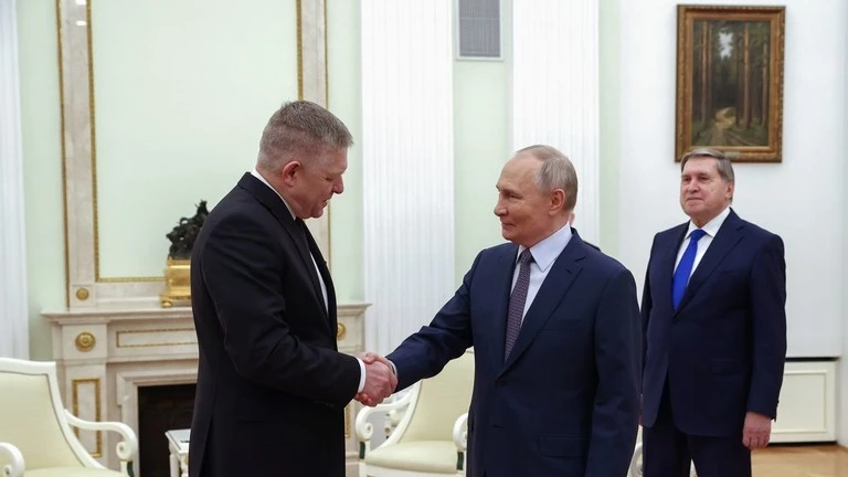 Tổng thống Nga Vladimir Putin (phải) gặp Thủ tướng Slovakia Robert Fico tại Moscow, Nga, ngày 22/12/2024.