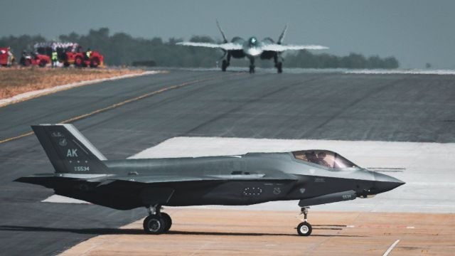 Chiến đấu cơ Su-57 Nga và F-35 Mỹ tại Aero India 2025.