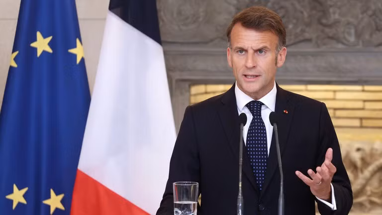 Tổng thống Pháp Emmanuel Macron phát biểu tại buổi họp báo ở Athens, Hy Lạp, ngày 25/4/2026.